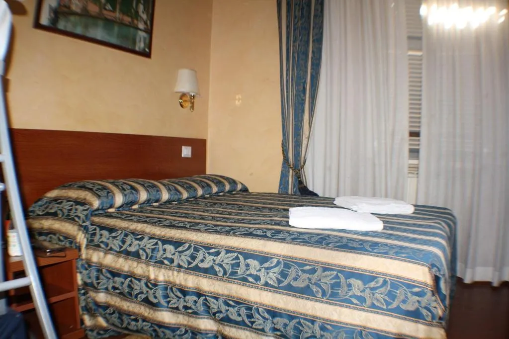 Room, Lam Guest House, Naples