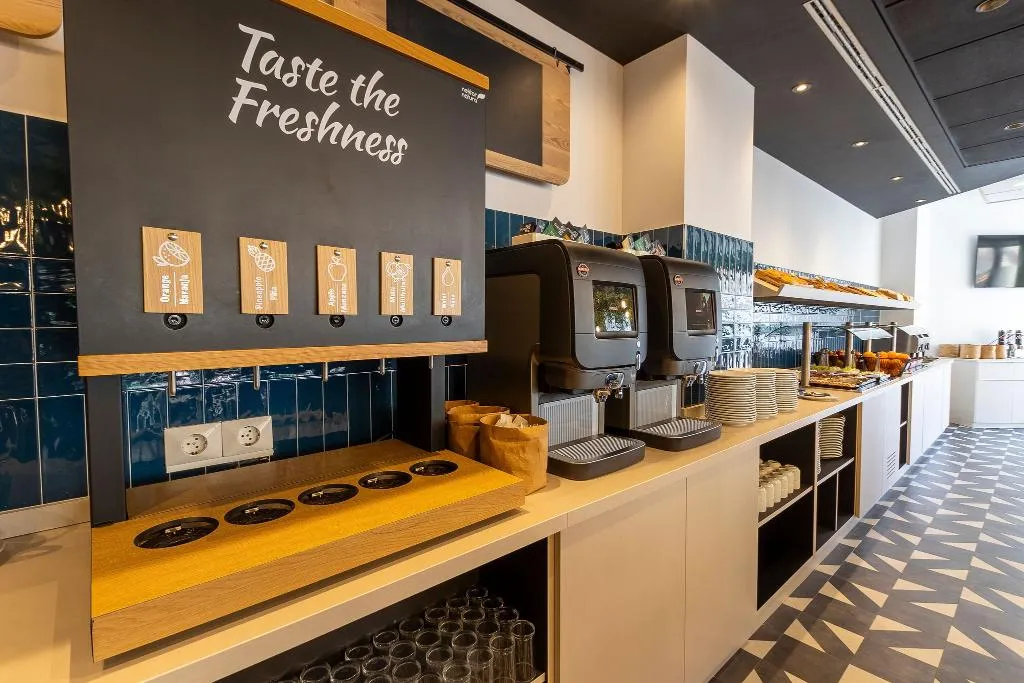 Restaurant, Travelodge Barcelona Poblenou, Barcelona