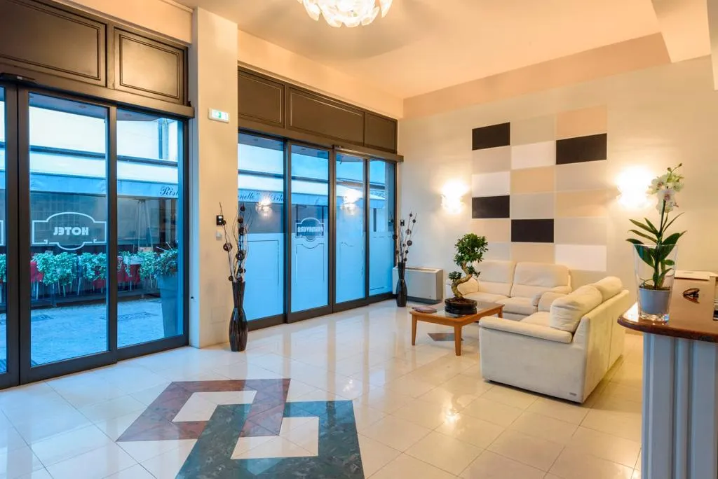 Lobby, Primavera, Milan