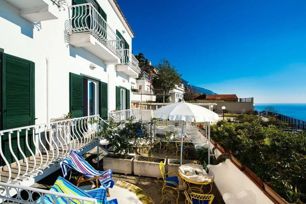Terrace, Hotel Villa Delle Palme, Naples
