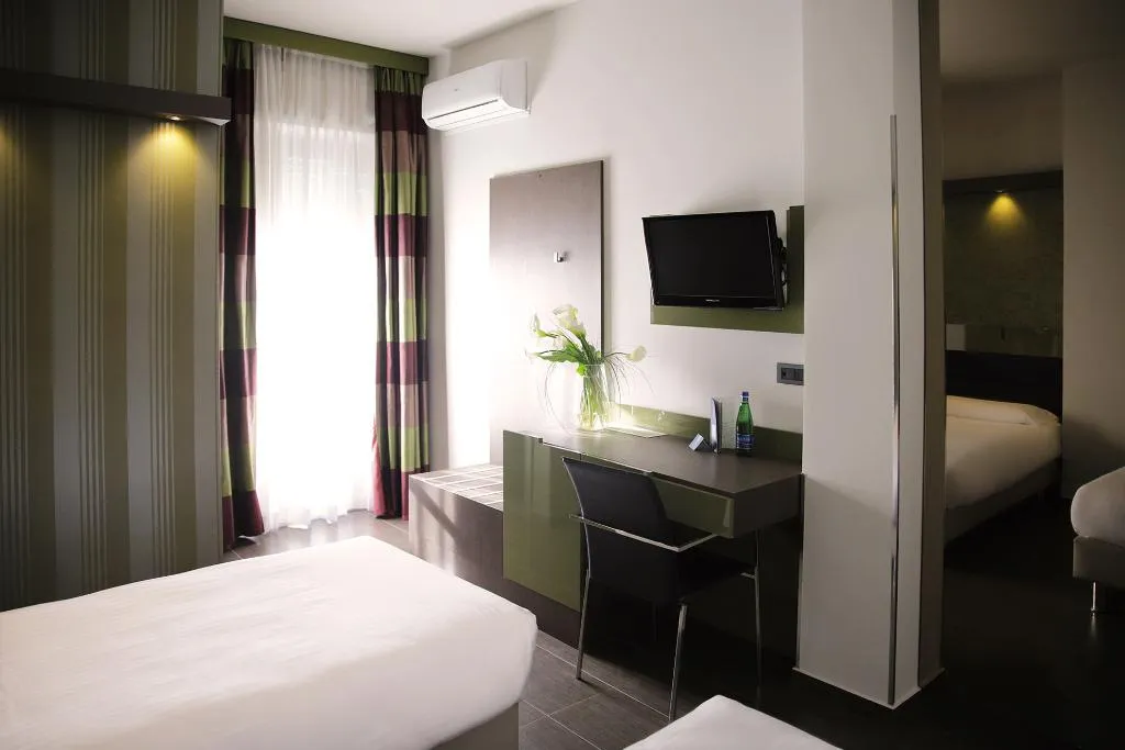 TRIPLE STANDARD Room, Palace Hotel, Naples