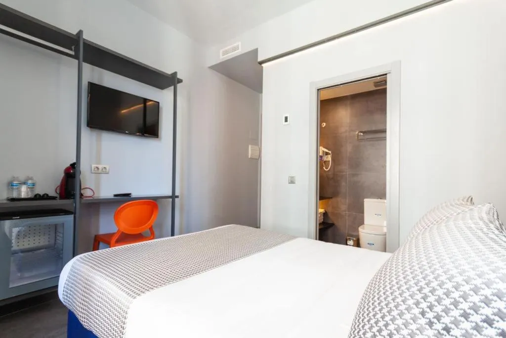 Room, Hostal El Carmen, Madrid
