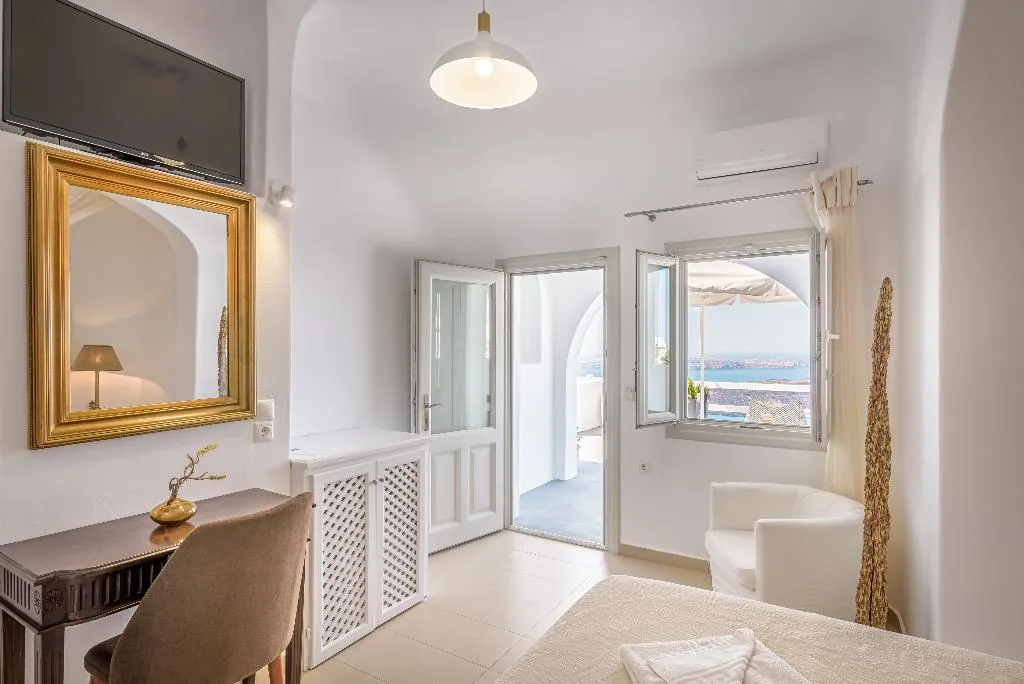 Double or Twin SUPERIOR Room, Avianto Luxury Suites, Santorini
