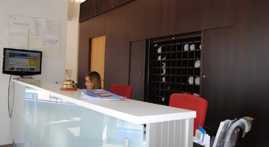 Lobby, Alondras, Valencia