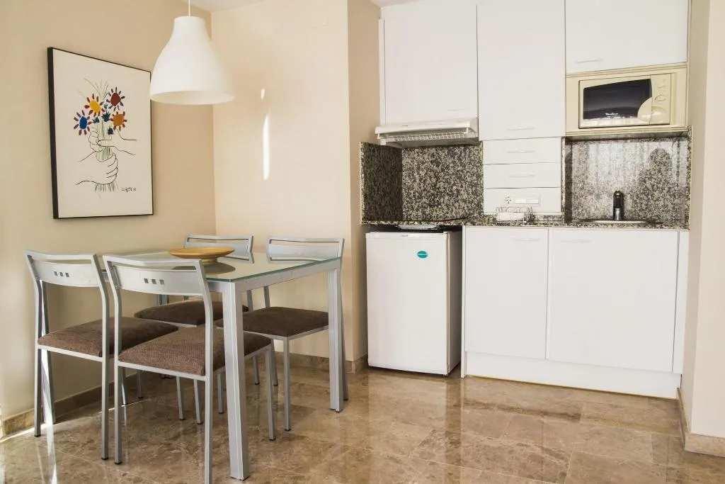 APARTMENT KING SIZE BED Room, Plaza Picasso Apartamentos, Valencia