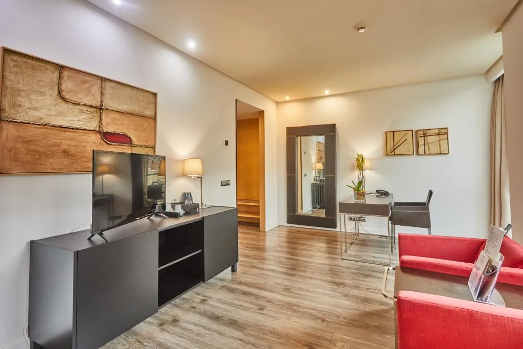 JUNIOR SUITE CAPACITY 1 Room, Silken Puerta Valencia, Valencia