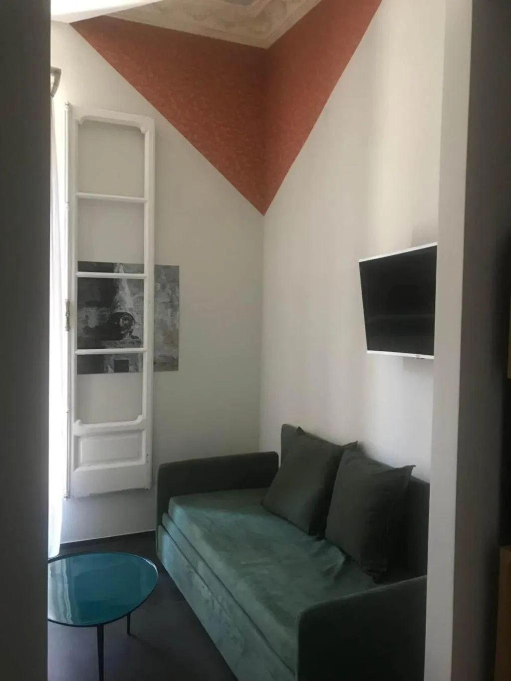 Room, Napoli Svelata, Naples