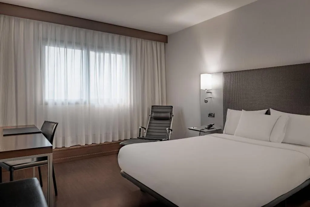 DOUBLE QUEEN SIZE BED Room, AC Porto, Porto