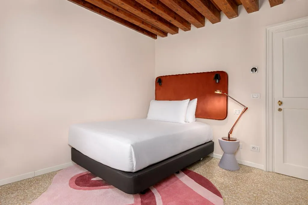 APARTMENT STANDARD Room, Palazzo Dei Fiori By Room Mate, Venice