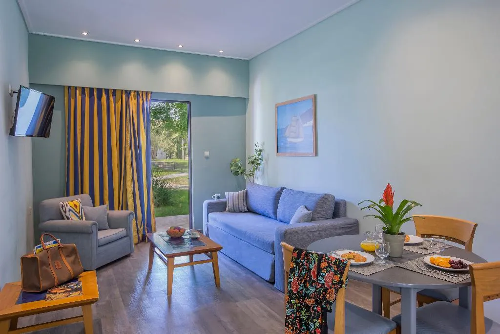 FAMILY ROOM STANDARD Room, Golden Coast, Athens