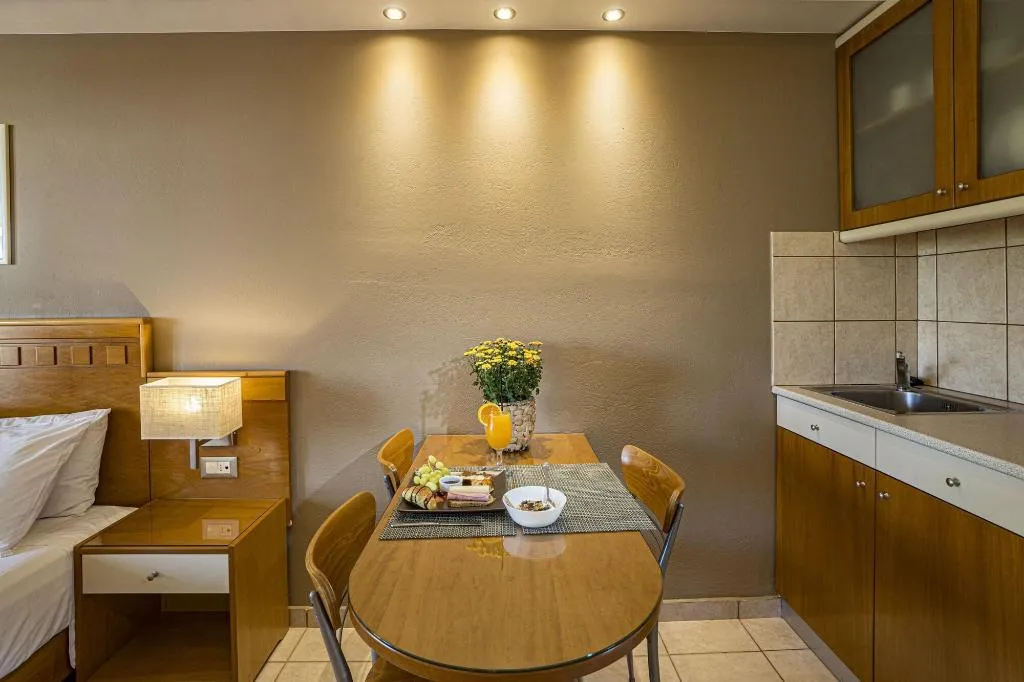 Room, Helios, Crete