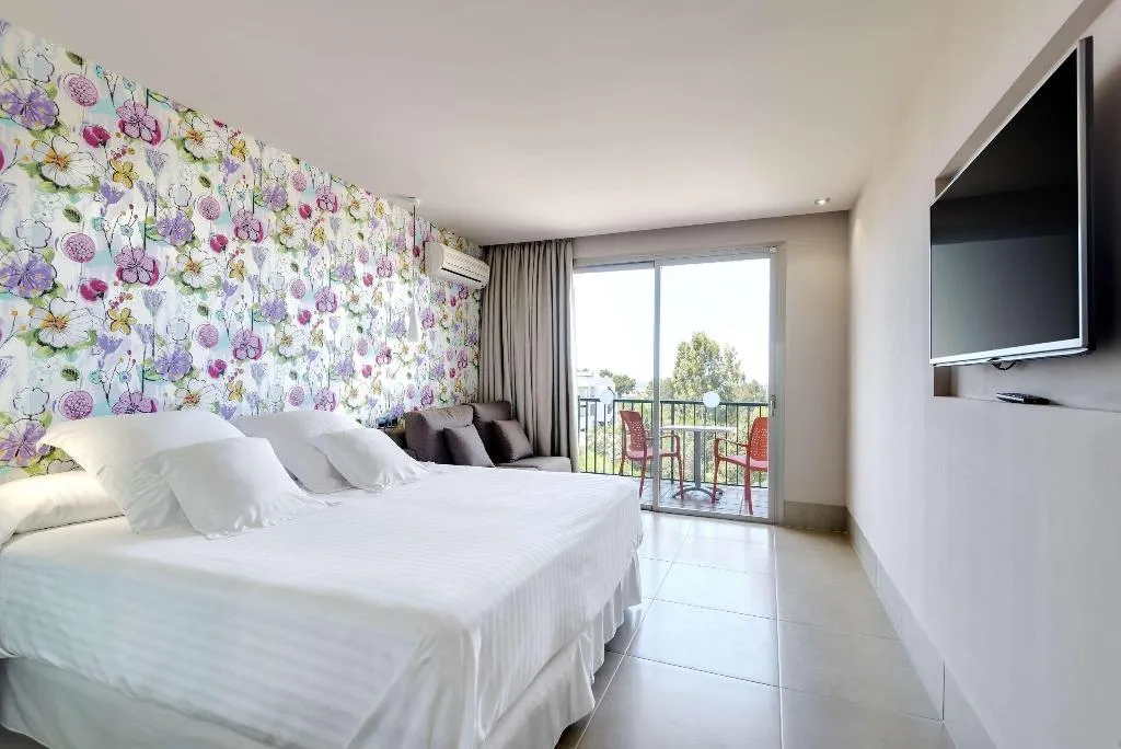 FAMILY ROOM SUPERIOR WITH TERRACE Room, Occidental Ibiza - All Inclusive, Ibiza