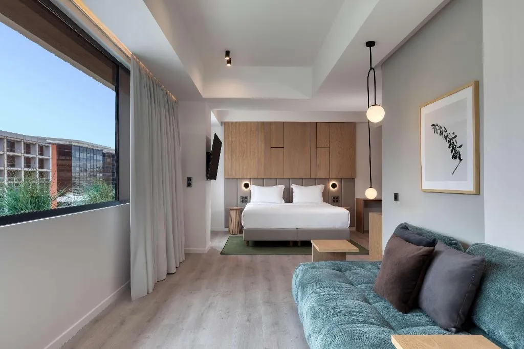 JUNIOR SUITE KING SIZE BED Room, Hilton Garden Inn Athens Syggrou Avenue, Athens