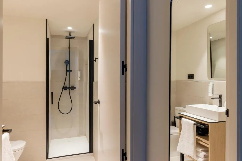 APARTMENT ONE BEDROOM WITH TERRACE Room, Libere Barcelona Sant Antoni, Barcelona