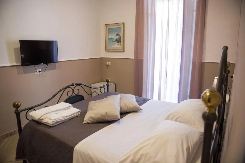 Room, Palazzo San Vincenzo, Naples