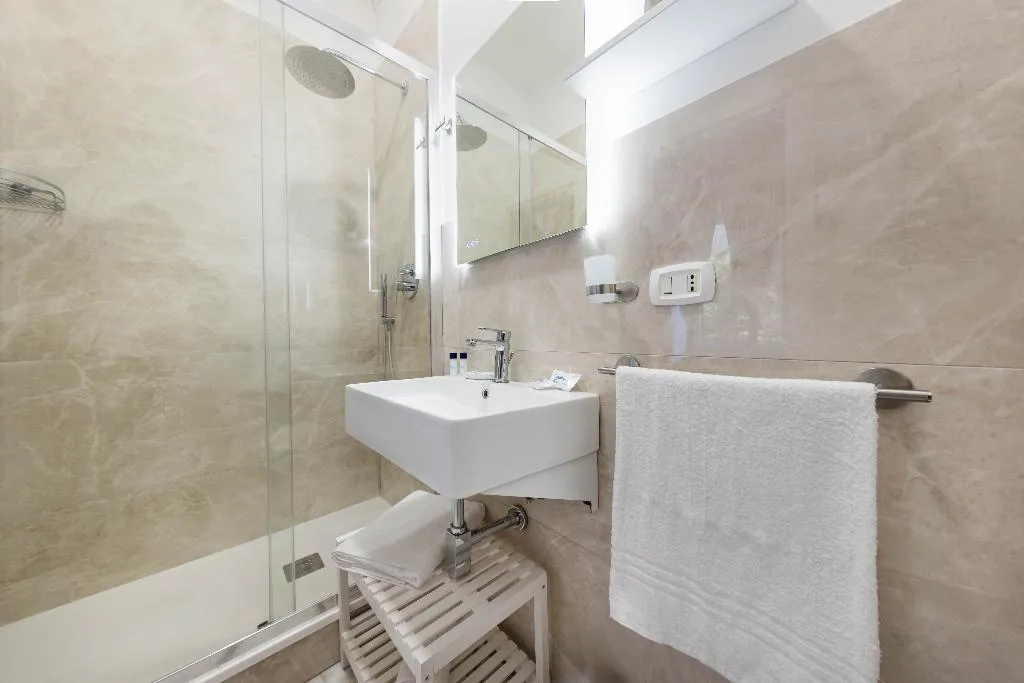 TRIPLE STANDARD Room, B&B Colori e Note, Naples