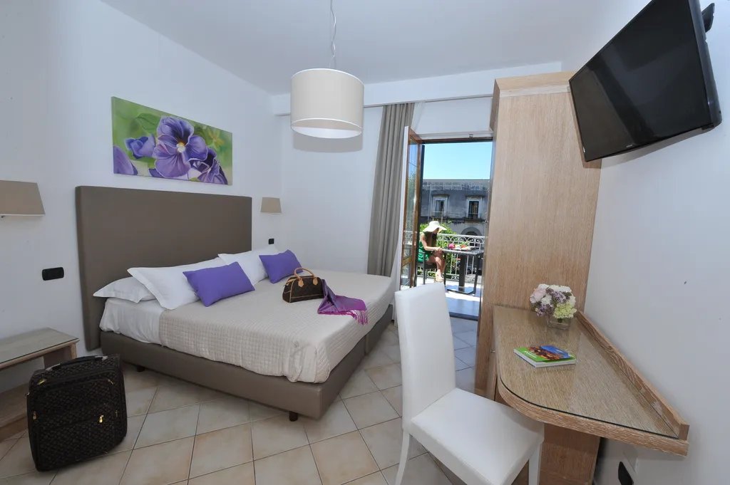 JUNIOR SUITE GARDEN VIEW Room, Relais Francesca, Naples