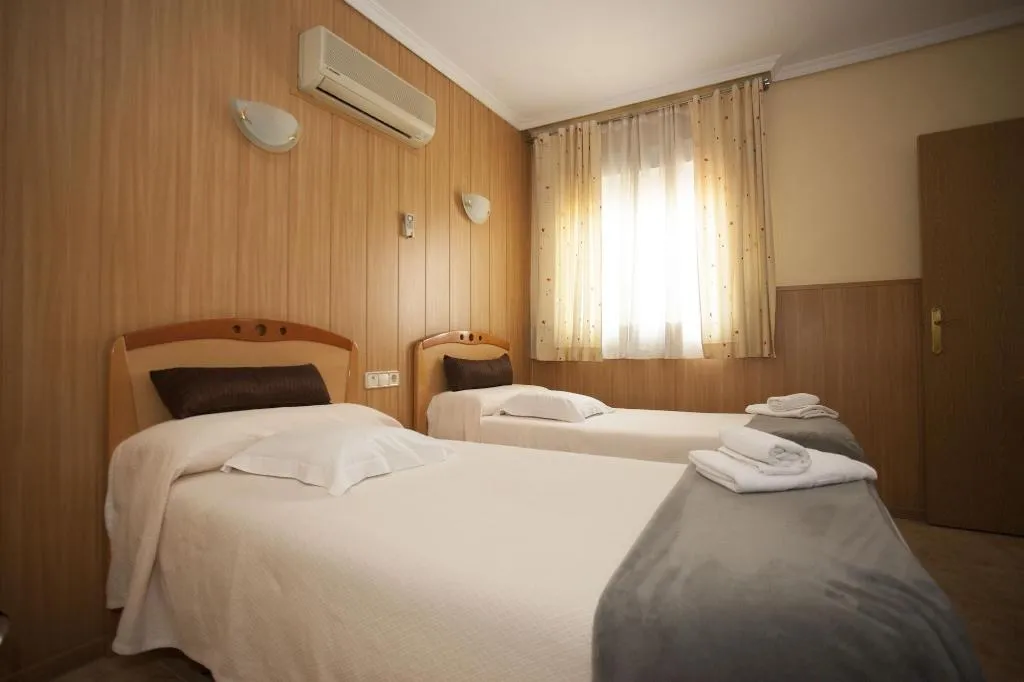 Room, Hostal Los Rosales, Madrid