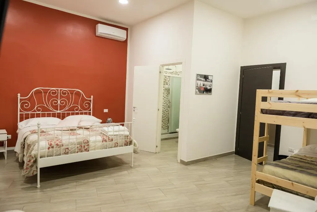 Room, Palazzo San Vincenzo, Naples
