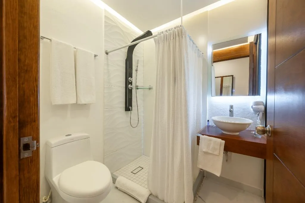 Room DELUXE KING BED Room, Marvic Hotel, Playa Del Carmen