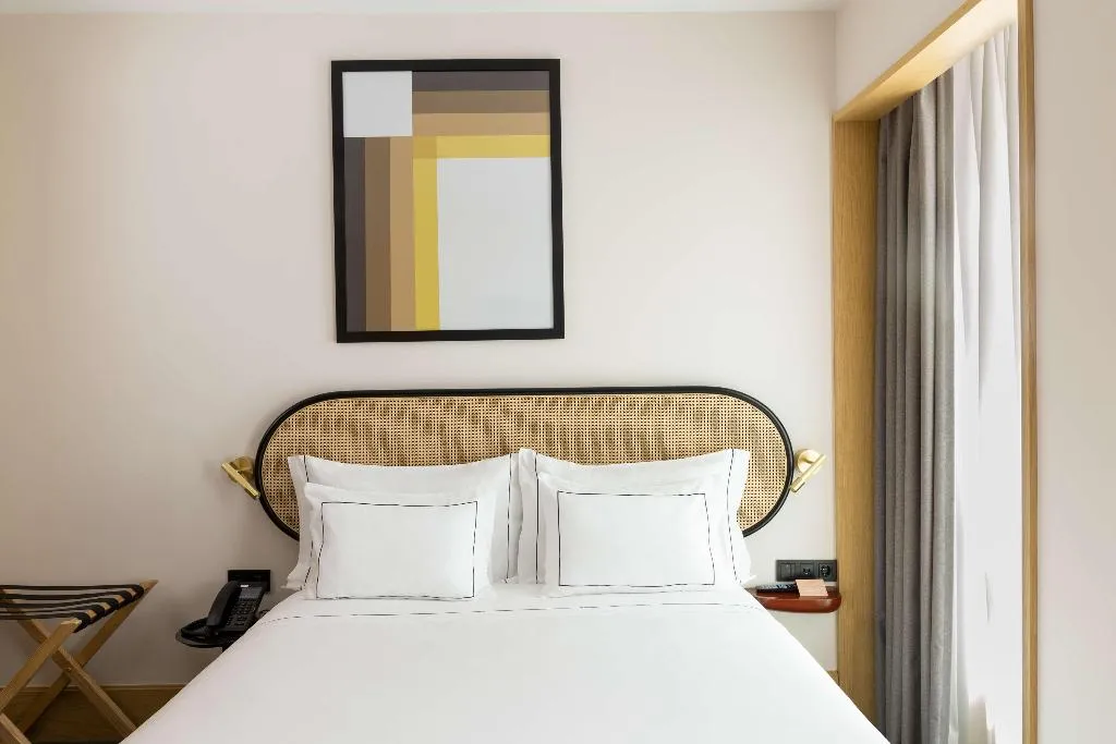 Room GUEST ROOM QUEEN BED Room, Arts Hotel Porto, Tapestry Collection By Hilton, Porto