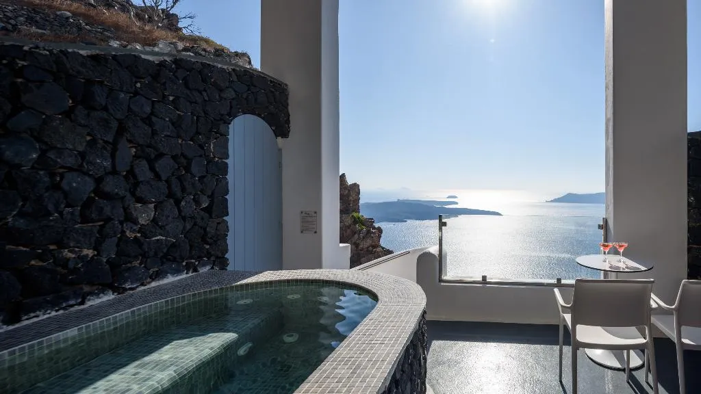 JUNIOR SUITE WITH JACUZZI Room, Pegasus Suites & Spa, Santorini