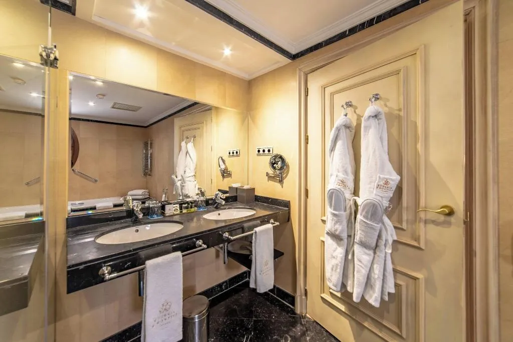 Room, Autograph Collection Eugenia de Montijo, Madrid