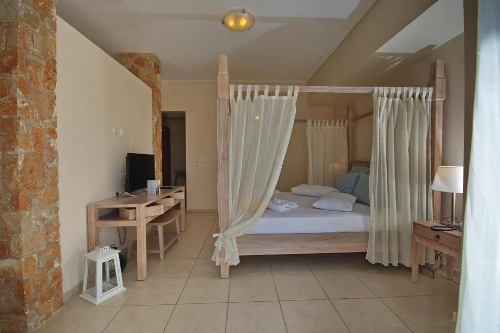SUITE ONE BED Room, Alonissos Beach Bungalows & Suites Hotel, Skiathos