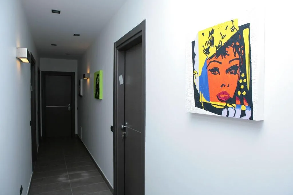 Lobby, Visagi, Naples