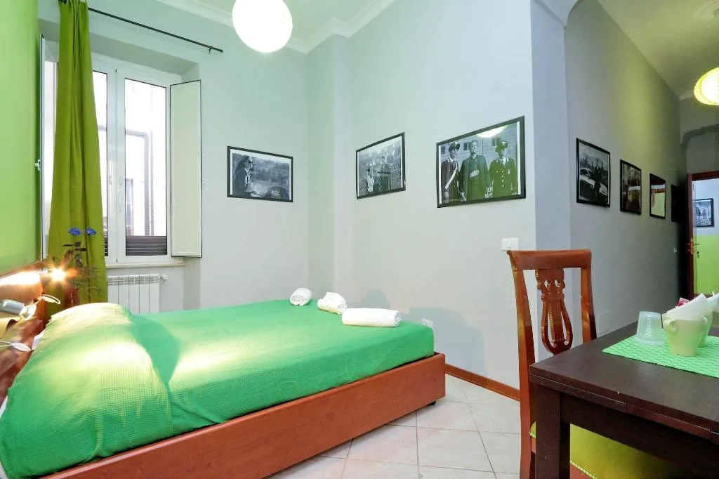 Room, Lucky Domus, Naples