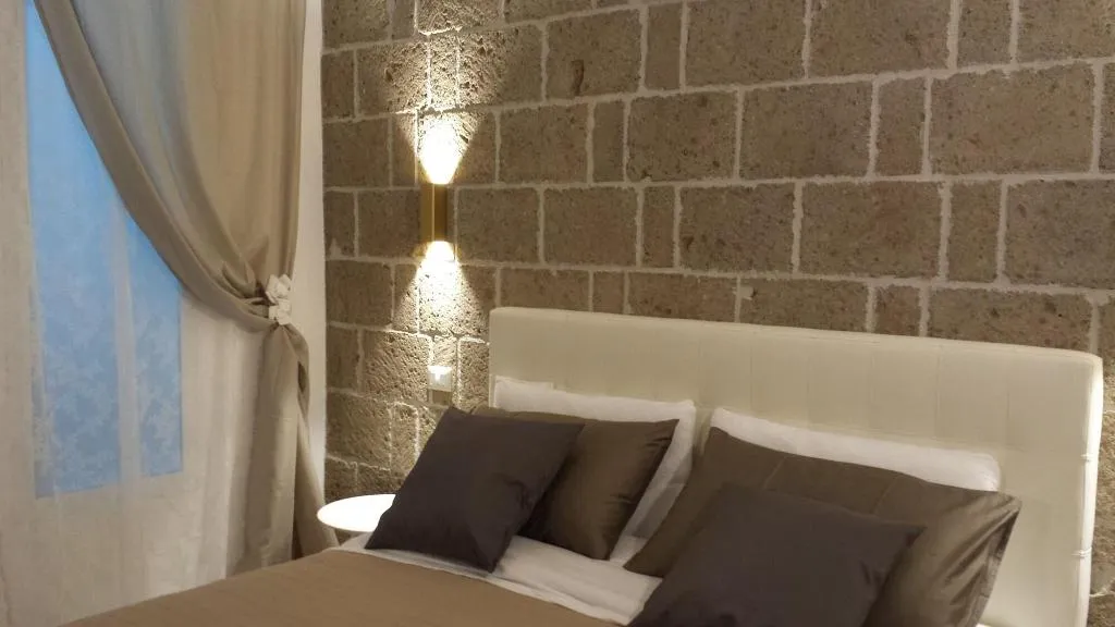Room, Via Del Duomo, Naples