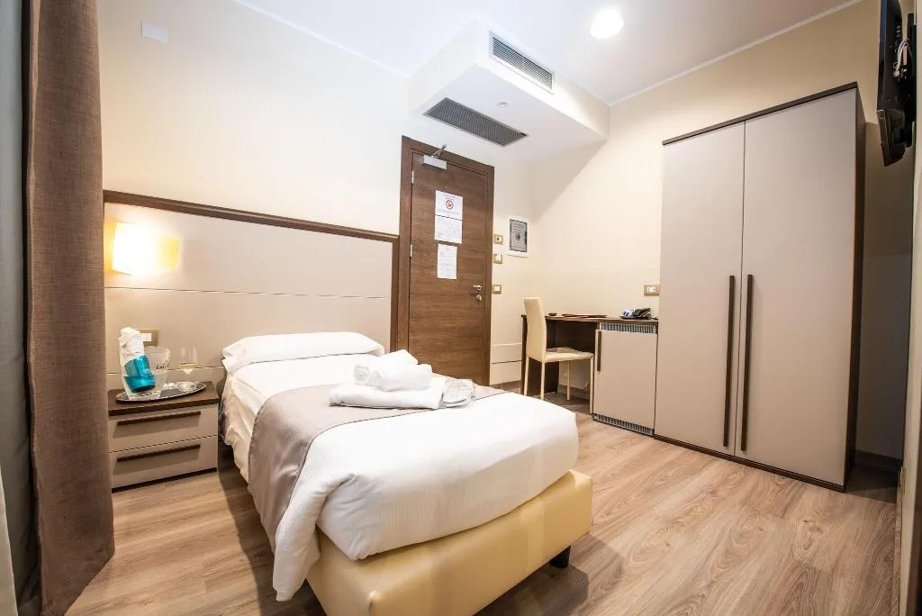 Room, Hotel Rosa, Milan