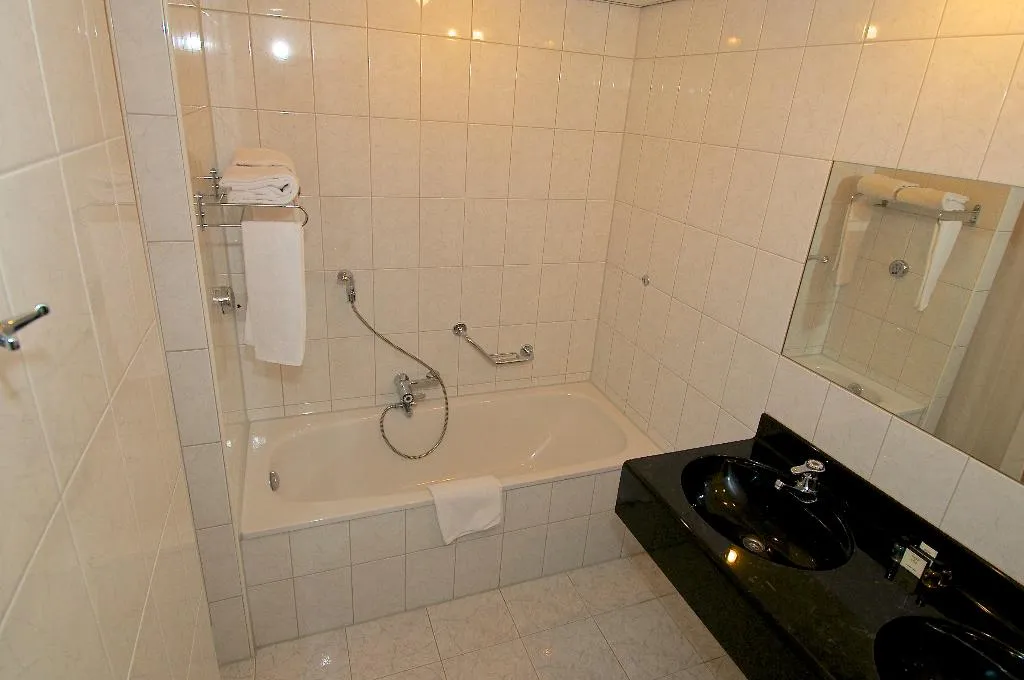 TRIPLE STANDARD Room, Grand Hotel Amstelveen, Amsterdam