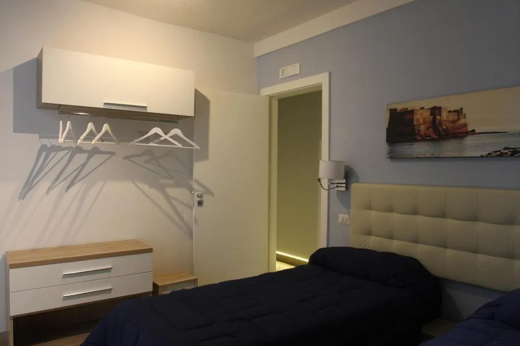 Room, Base Napoli B&B, Naples