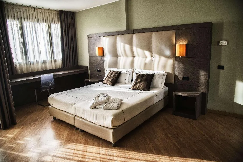 Room, Acca Palace, Milan
