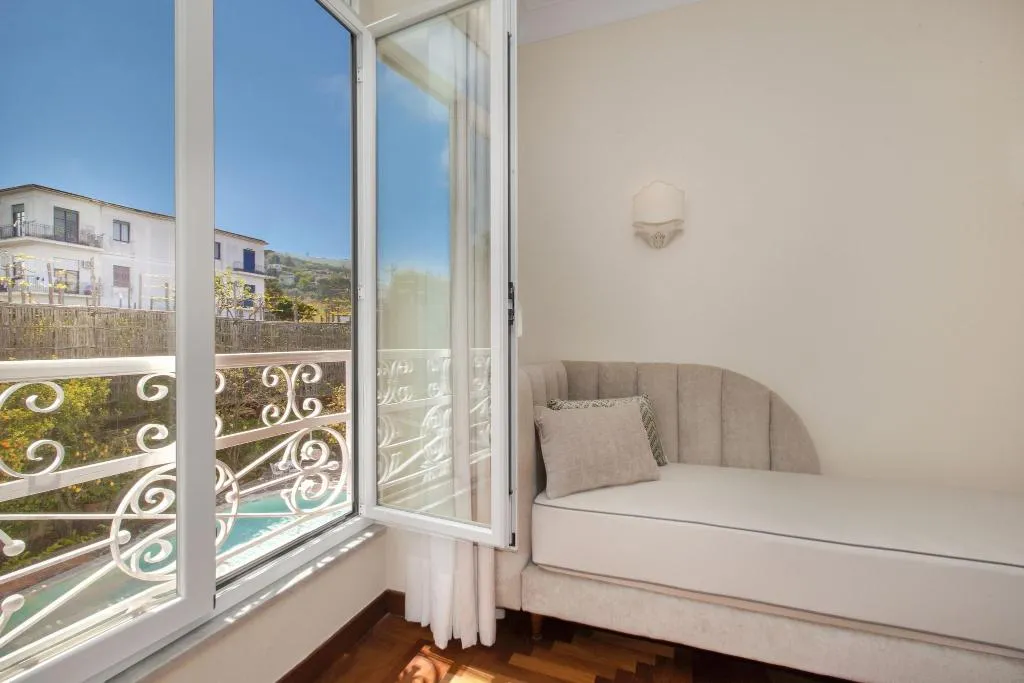 JUNIOR SUITE WITH JACUZZI Room, Relais Villa Savarese, Naples