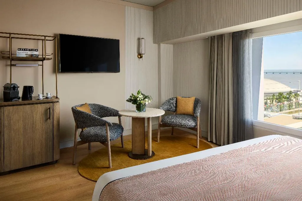 DOUBLE DELUXE WITH VIEWS Room, Tivoli Oriente Lisboa Hotel, Lisbon