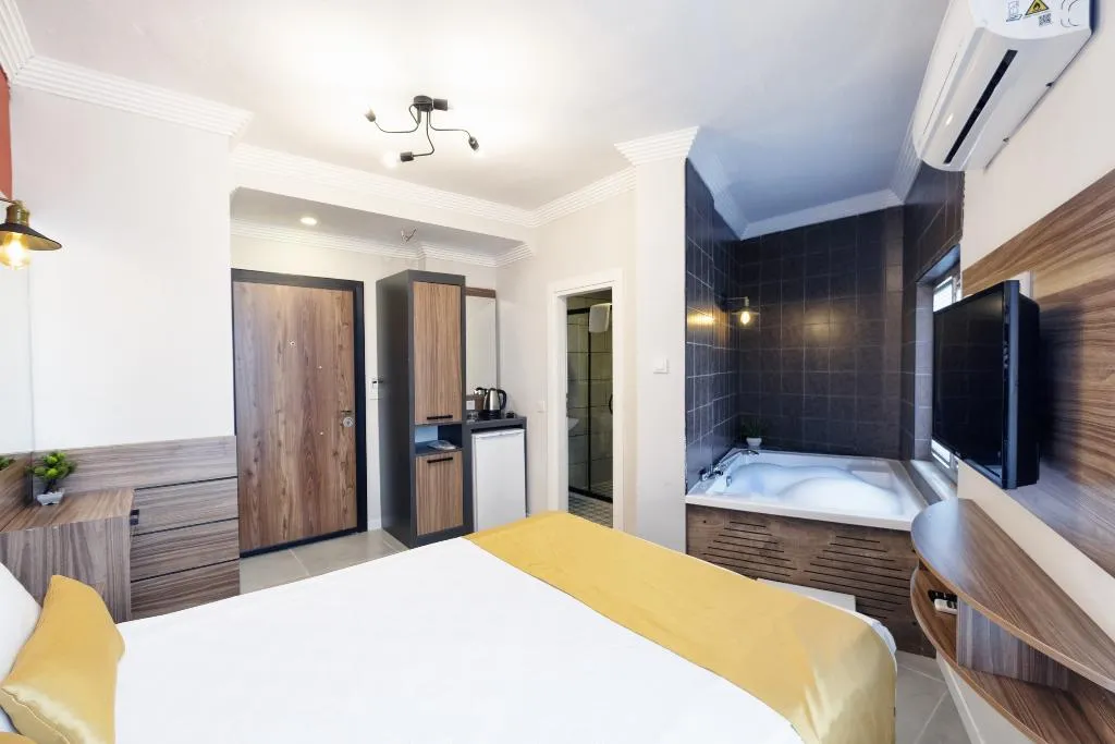 DOUBLE WITH JACUZZI Room, Terra Rossa Suites, Antalya