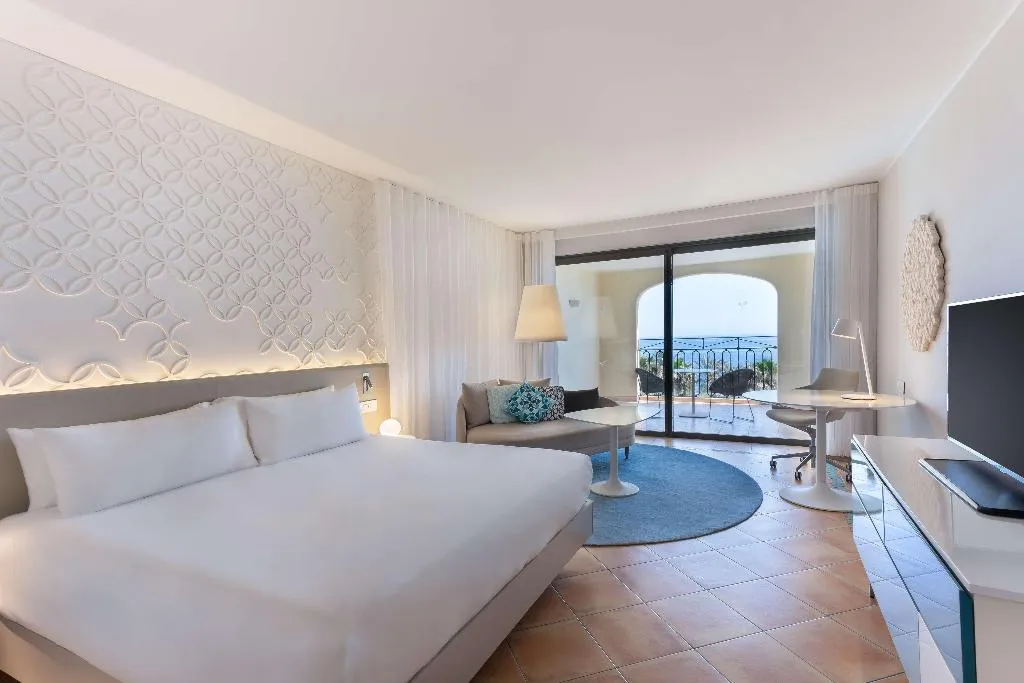 DOUBLE EXECUTIVE SEA VIEW Room, Hilton Malta, Malta