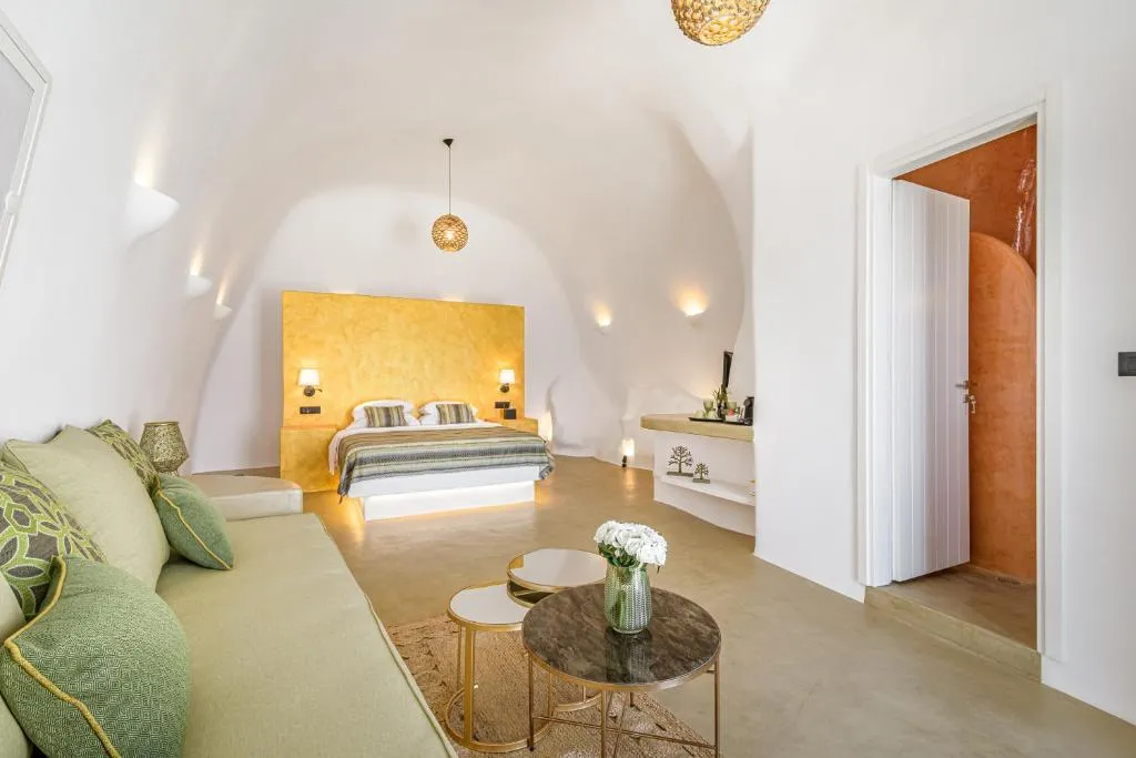 SUITE SUPERIOR WITH PRIVATE POOL Room, Siete Mares Luxury Suites, Santorini