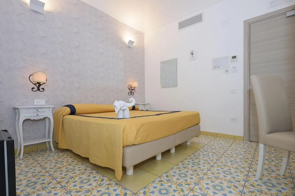 Room, Hotel Settebello, Naples