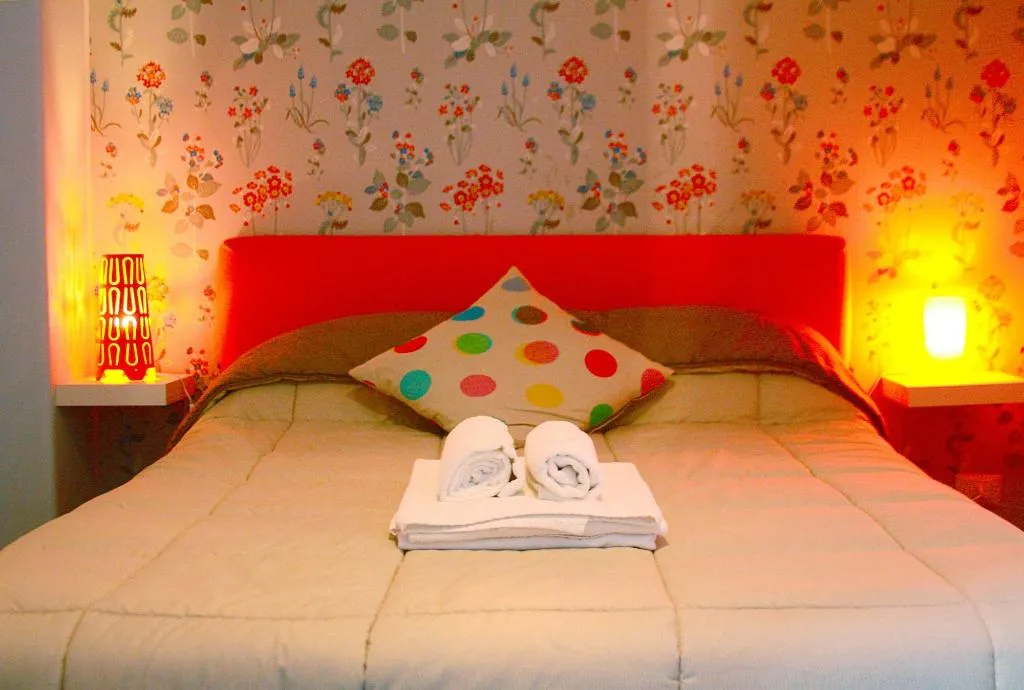 Room, City-in-hostel-B&B, Catania