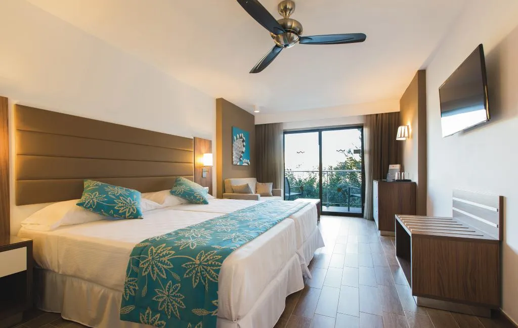 DOUBLE GRAND Room, Hotel Riu Bravo - 0'0 All Inclusive, Majorca