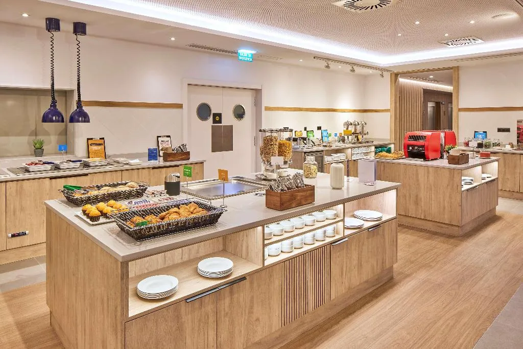 Restaurant, Hampton by Hilton Barcelona Fira Gran Via, Barcelona