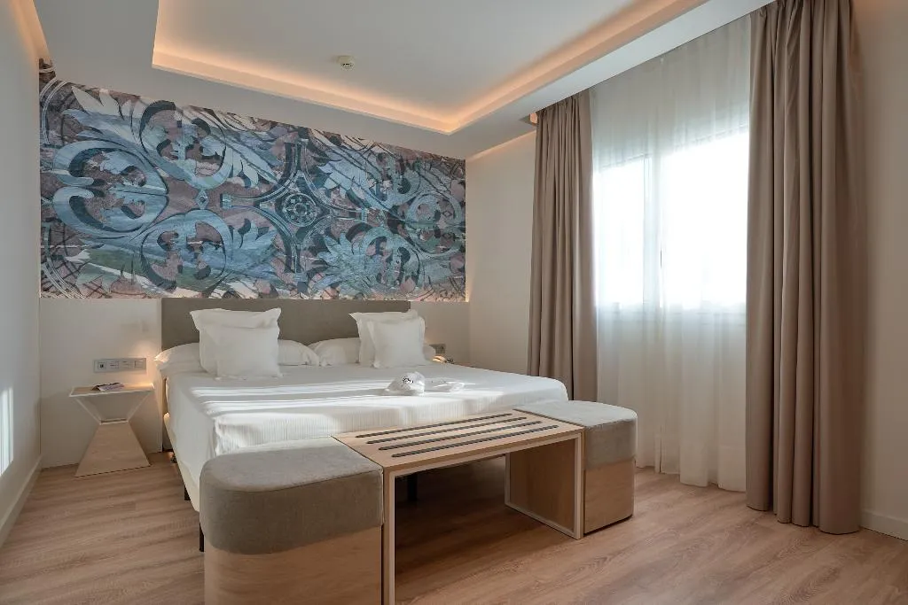 Double or Twin STANDARD Room, Monte Triana, Seville