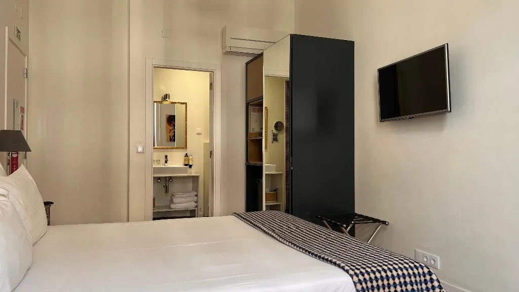 DOUBLE ONE BEDROOM ONE BATHROOM Room, Tesouro Da Baixa By Shiadu, Lisbon