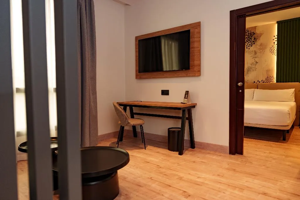 Room, Princesa de Eboli, Madrid