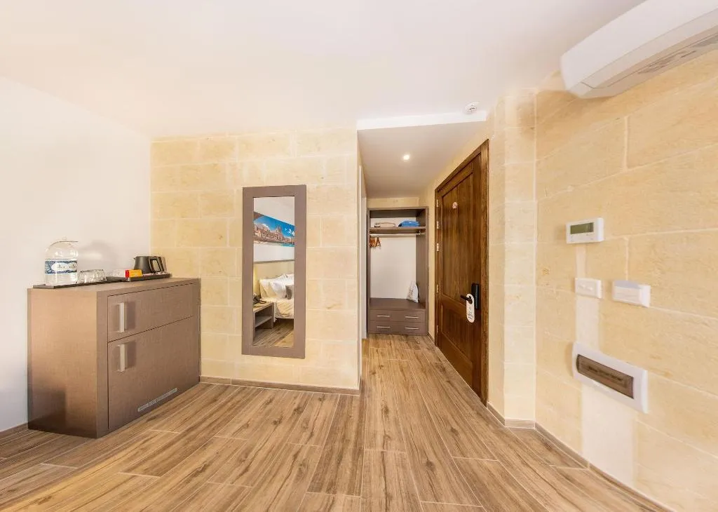 Room, C4 Retreats Gozo, Gozo