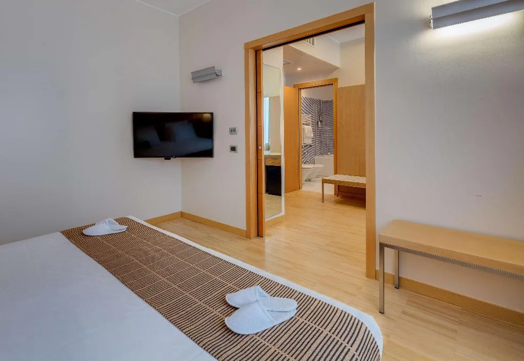 JUNIOR SUITE KING SIZE BED Room, Best Western Plus Hotel Bologna, Venice