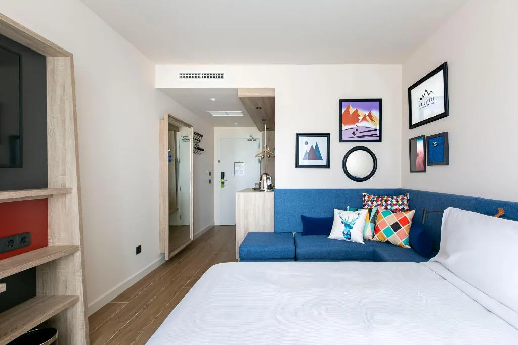 DOUBLE QUEEN SIZE BED Room, Hampton by Hilton Barcelona Fira Gran Via, Barcelona